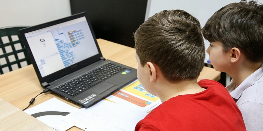 Școala online – ce spun cadre didactice și părinți din Maramureș despre acest tip de predare