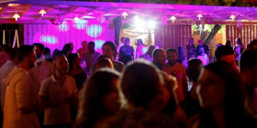 Party care te face să uiți că vacanța de vară e gata