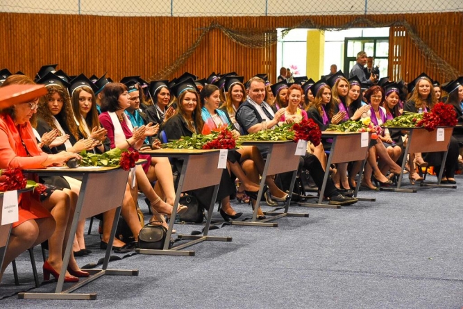 Studenții de la Facultatea de Litere, la cursul festiv (GALERIE FOTO)