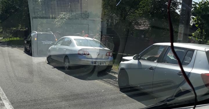 2 accidente, 4 mașini  și 10 persoane implicate, din care 7 au fost rănite