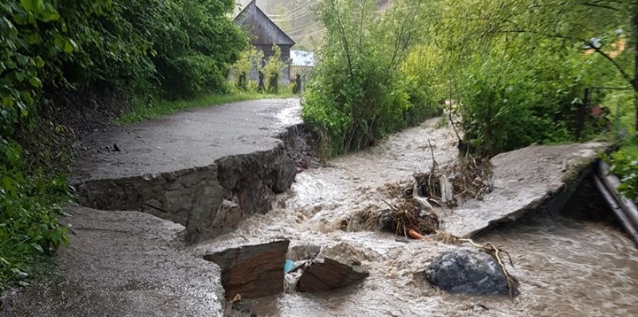 Coduri peste coduri în Maramureș: Sezonul furtunilor continuă! Se menține pericolul de inundații în județ