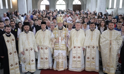 Episcopul Iustin: ”Destinația noastră nu este mormântul” (GALERIE FOTO)