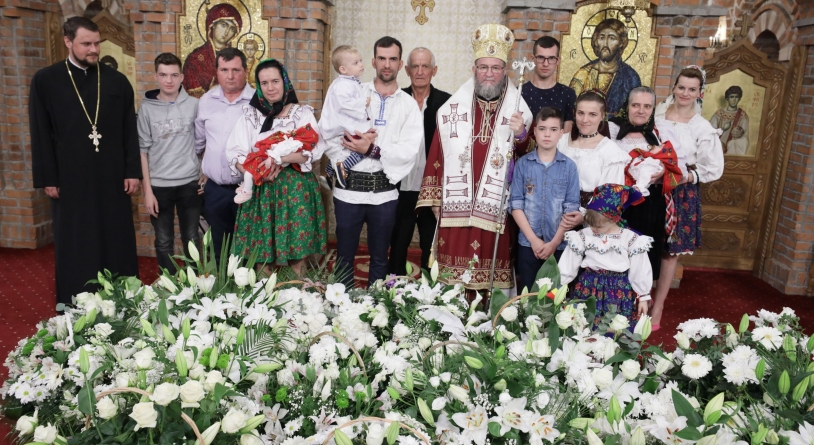 Episcopul Iustin, sărbătorit la onomastică în catedrală (GALERIE FOTO)