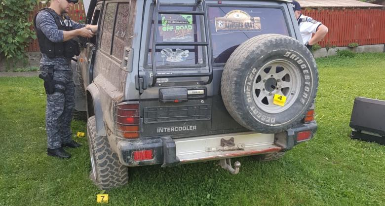 Dilema generată de cazul de la Poienile de sub Munte: prindem infractori cu prețul rănirii unor minori sau îi lăsăm să scape fără a mai teroriza copii? (GALERIE FOTO)