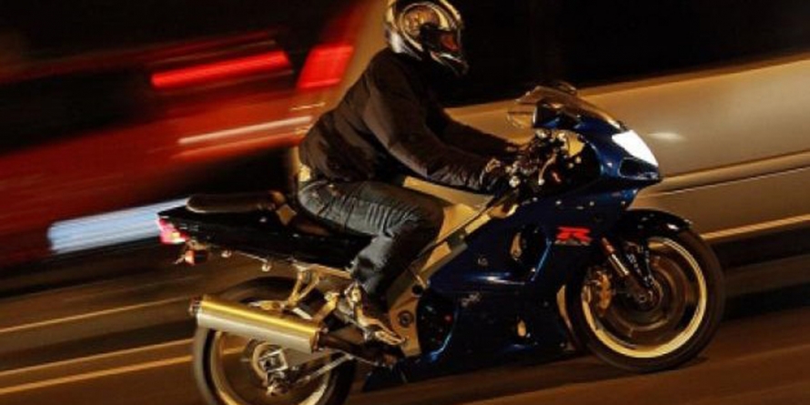 Conducea fără permis o motocicletă neînmatriculată