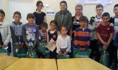 Și-au ajutat colegii mai mici de etnie romă