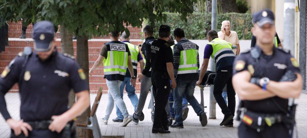 Româncă însărcinată în șase luni, găsită cu gâtul tăiat. Primarul a decretat doliu în comunitate