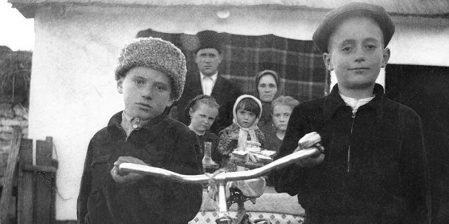 Expoziția de fotografie „Așa văzut-a Zaharia – improvizații într-o lume captivă”