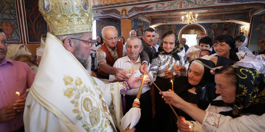 Biserica din Brebeni, târnosită după ce la ea au fost făcute mai multe lucrări (GALERIE FOTO)