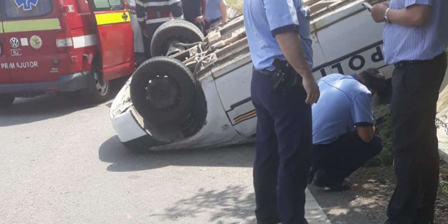 A fost identificat șoferul mașinii urmărite de autospeciala IPJ care, ulterior, s-a răsturnat pe plafon
