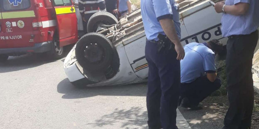 A fost identificat șoferul mașinii urmărite de autospeciala IPJ care, ulterior, s-a răsturnat pe plafon