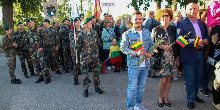 Trei maramureșeni care au mers strict într-un district din Lituania