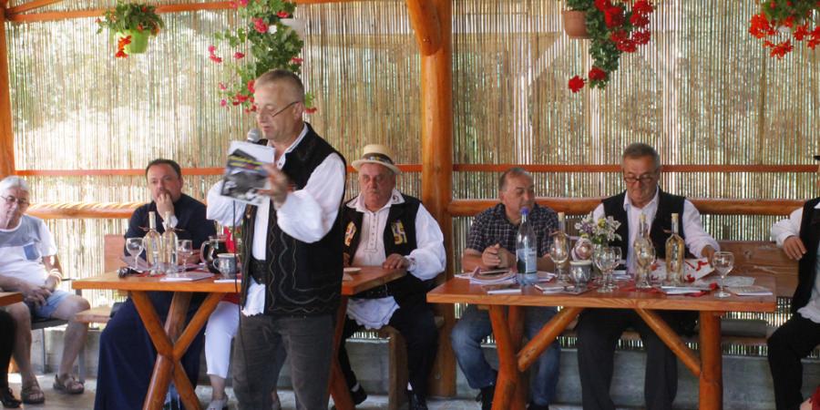 Jandarmul-poet Vasile Bele și-a lansat volumul ,,Poezii din Fisculaş”