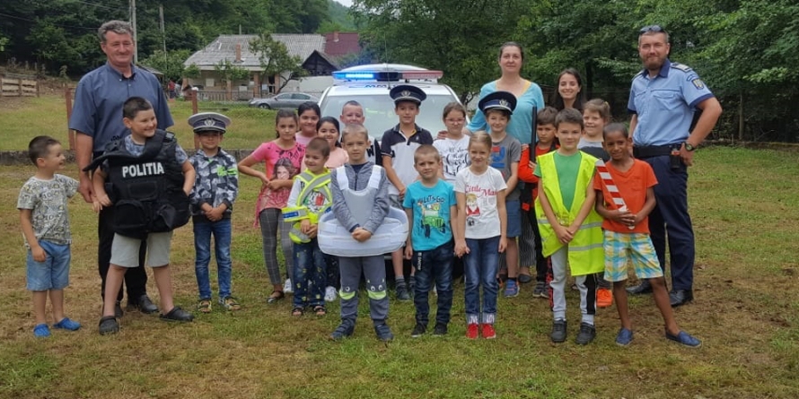 Polițiști maramureșeni în tabără la Handalu Ilbei