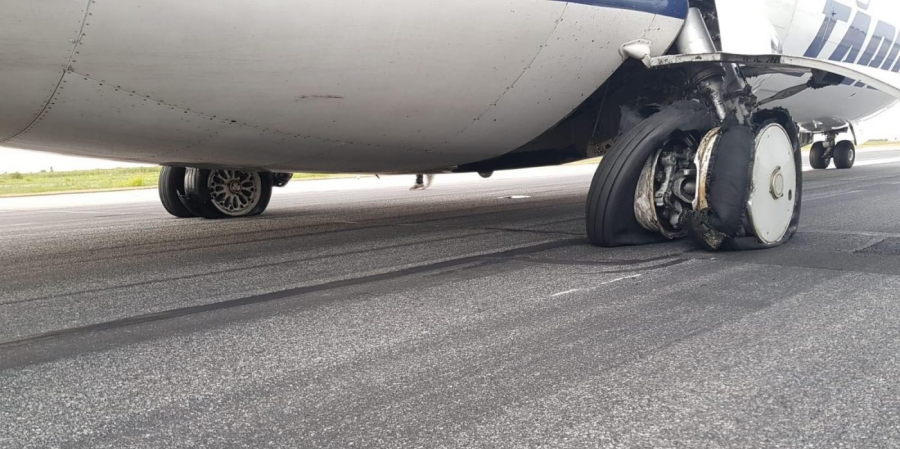 Explozie la roțile trenului de aterizare al cursei Tarom, Satu Mare – Otopeni