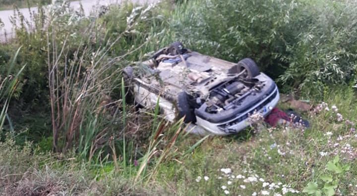 Două accidente în Maramureș – o mașină s-a răsturnat pe plafon, iar o alta s-a oprit în șanț