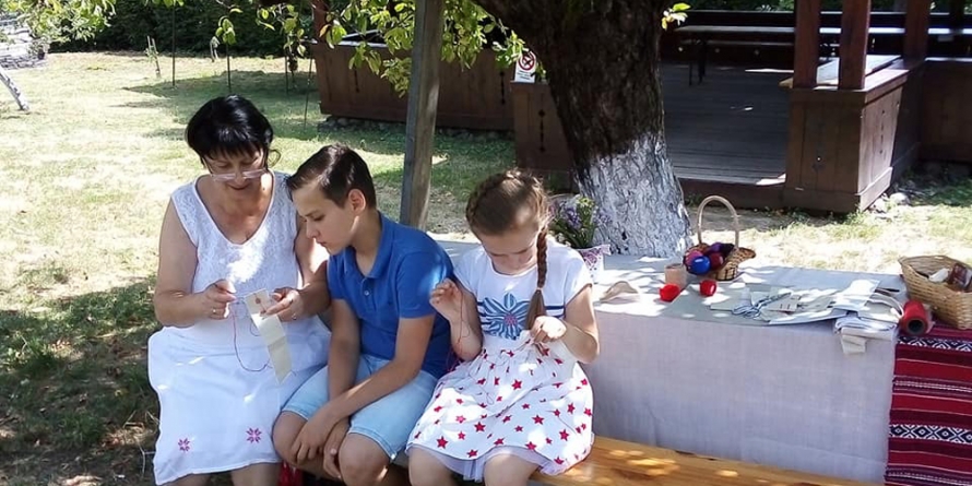 Atelier de inițiere și tehnici de cusut pe pânză la Muzeul Satului