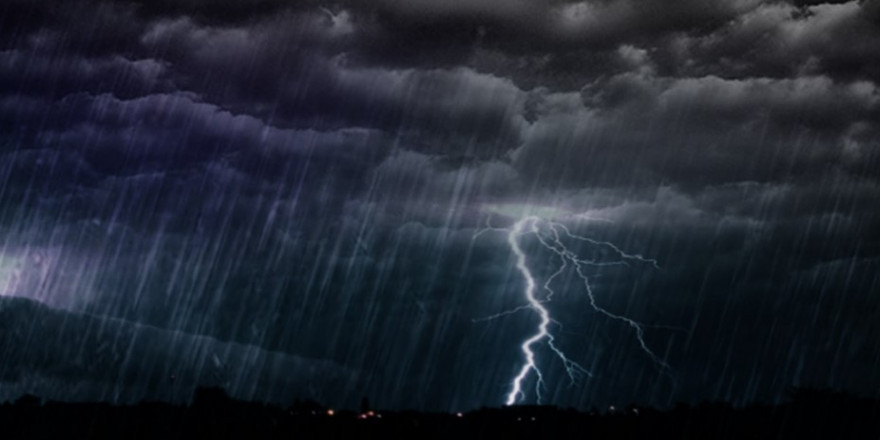 Cod galben de ploi până luni seara