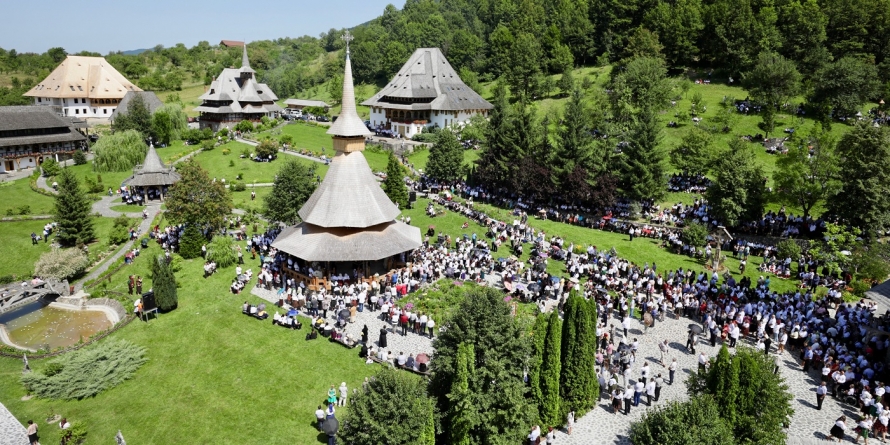 Peste 7000 de creștini au participat la hramul Mănăstirii Bârsana (GALERIE FOTO)