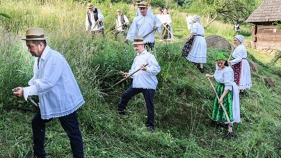 „Claca de coasă” de la Muzeul Satului se ține mai târziu cu o săptămână
