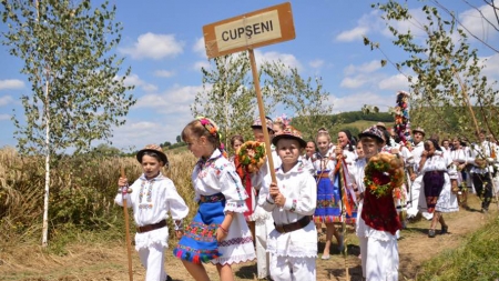 Festivalul „Tradiții și obiceiuri sub poalele Muntelui Șatra” la Cupșeni