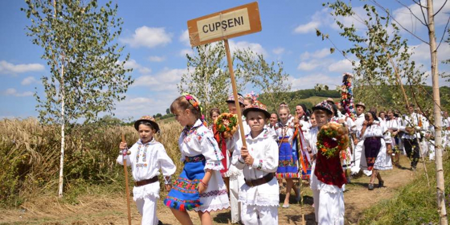 Festivalul „Tradiții și obiceiuri sub poalele Muntelui Șatra” la Cupșeni