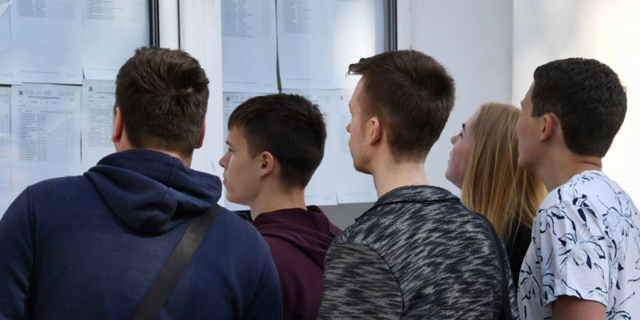 Absolvenţii clasei a VIII-a au fost repartizaţi la liceu; în Maramureș, 163 au rămas pe dinafară
