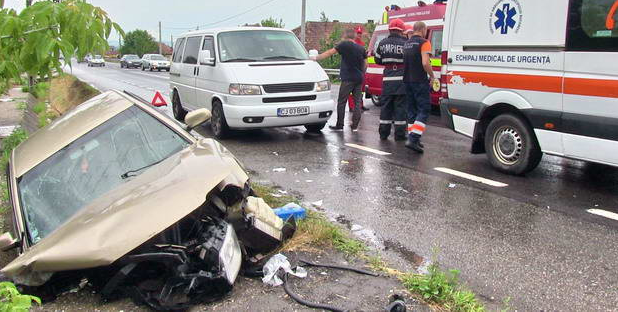 Trei răniți din Borșa într-o mașină ce a lovit un cap de pod