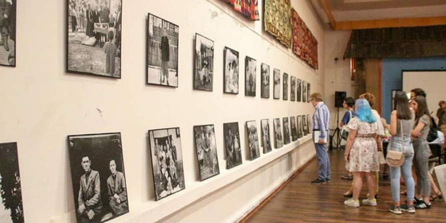 A fost vernisată expoziția „Așa văzut-a Zaharia – improvizații într-o lume captivă”