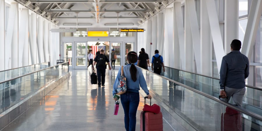 Aproape 10 milioane de români trăiesc în afara granițelor, alungați de corupție și sărăcie