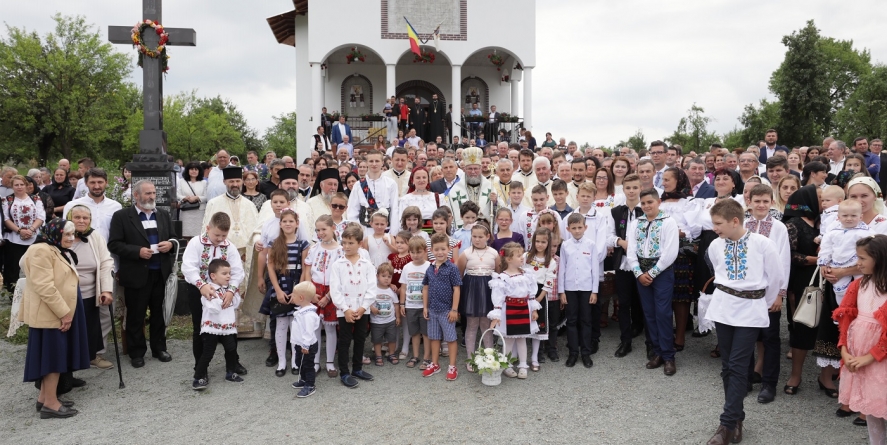 La Plopiș, târnosire sub semnul ÎPS Arhiepiscop Iustinian (GALERIE FOTO)