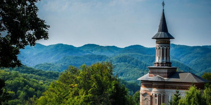 Hramul Mănăstirii „Sfânta Ana” Rohia; vezi programul slujbelor