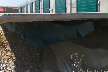 Noua strategie de la depozitul de la Sârbi: dacă nu se lucrează – nici rău, nici bine -, măcar să se păzească foarte bine