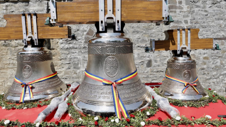 Trei noi clopote pentru Mănăstirea “Sfânta Ana” Rohia (GALERIE FOTO)