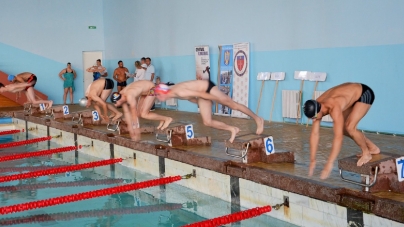 Astăzi, în Baia Mare, se desfășoară seriile de calificare ale Campionatului de Înot al MAI (GALERIE FOTO)