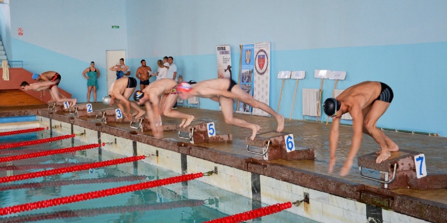 Astăzi, în Baia Mare, se desfășoară seriile de calificare ale Campionatului de Înot al MAI (GALERIE FOTO)
