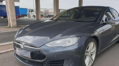 S-au rafinat și hoții de mașini: preferă electricele Tesla