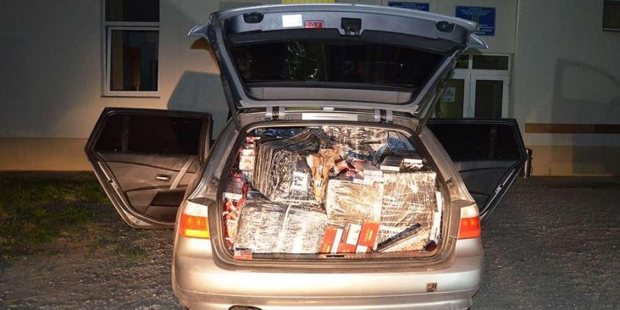 S-a tras din nou la pneuri; s-au capturat țigările, nu și traficantul lor