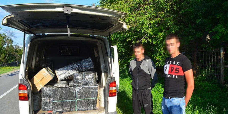 Țigări adevărate într-o mașină cu număr fals