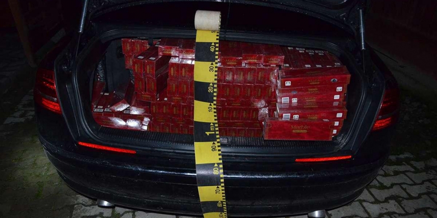 Țigări de 166.000 de lei confiscate și un Audi A8 indisponibilizat
