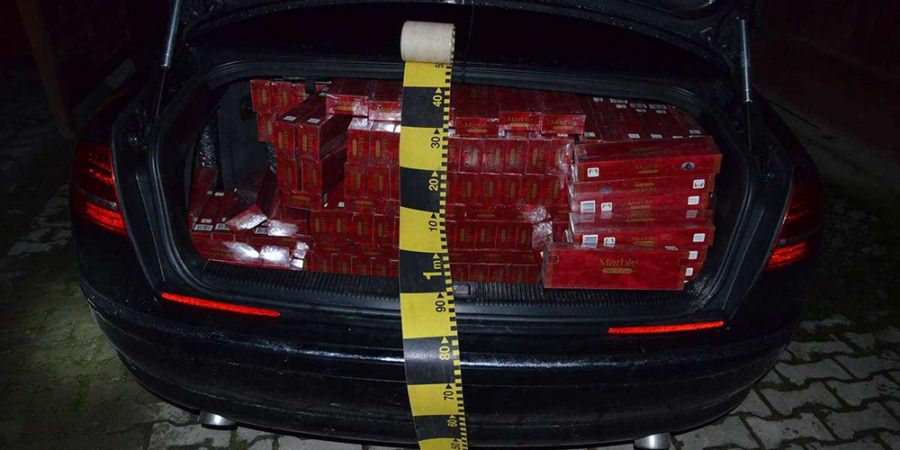 Țigări de 166.000 de lei confiscate și un Audi A8 indisponibilizat