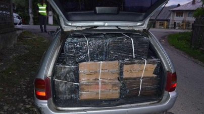 Zeci de mii de pachete de țigări au fost găsite abandonate la graniță