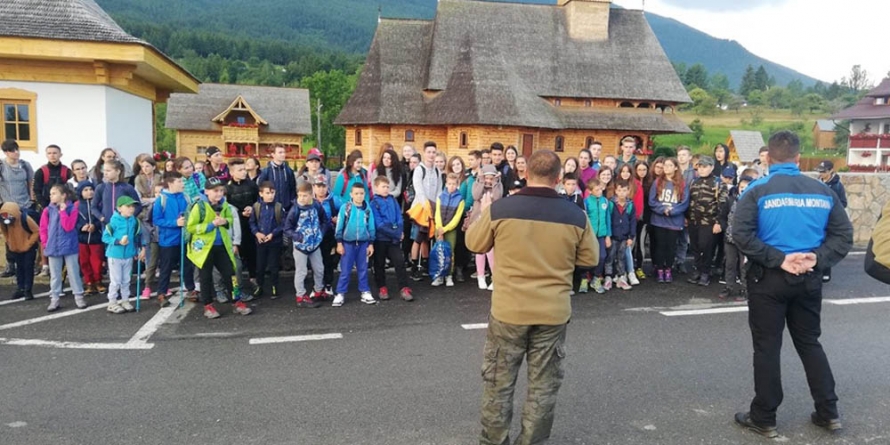 200 de elevi au participat la Tabăra de vară alpină (GALERIE FOTO)