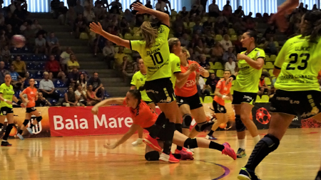 Neplătite de două luni, handbalistele de la Minaur au debutat în Liga Florilor cu un semieșec