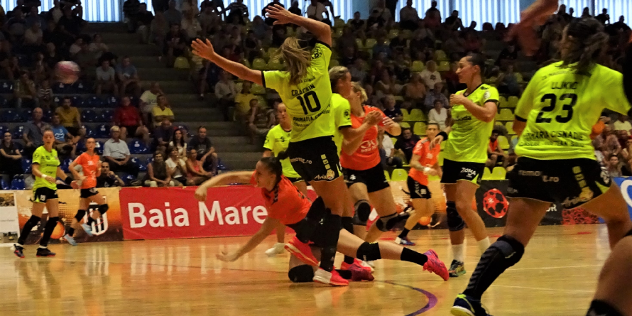 Neplătite de două luni, handbalistele de la Minaur au debutat în Liga Florilor cu un semieșec
