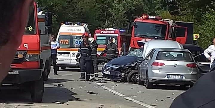 Pe DN 18 cel reabilitat: accident cu trei mașini, trei răniți și numeroase acuze spre acostamentul periculos al drumului