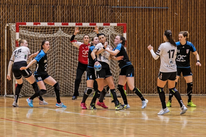 Handbalistele de la CS Minaur le-au stricat sărbătoarea studentelor de la U Cluj