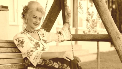 Cântăreața de muzică populară Anamaria Pop a murit într-un accident la Cicârlău