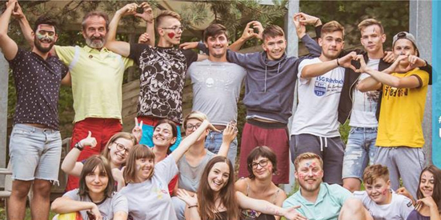 Hai la noi în sat, cu cortul