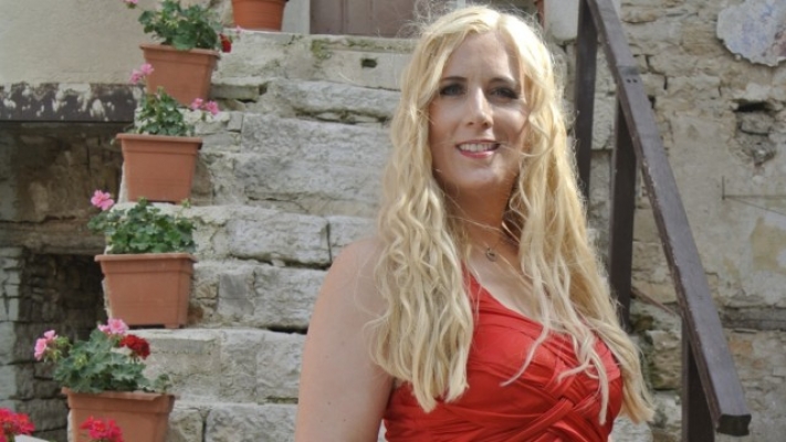 Într-un sat s-a încercat angajarea unui medic specificându-se în anunțul publicitar că primărița nu e măritată